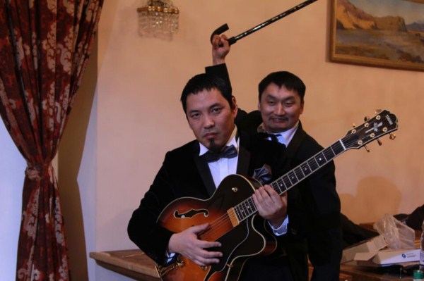 Гитарчин Д.Өлзий-Орших буюу Өөжгийгийн хувийн зурагнаас